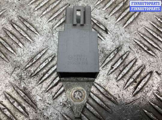 купить Усилитель антенны на Toyota Prius Prius II (XW20) 2005-2009 рестайлинг