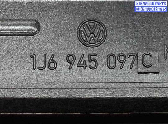 Фонарь (стоп-сигнал) центральный на Volkswagen Golf IV (1J)