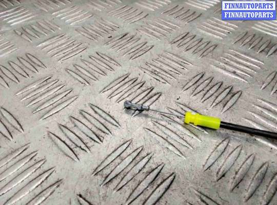 Трос двери на Toyota Yaris P9