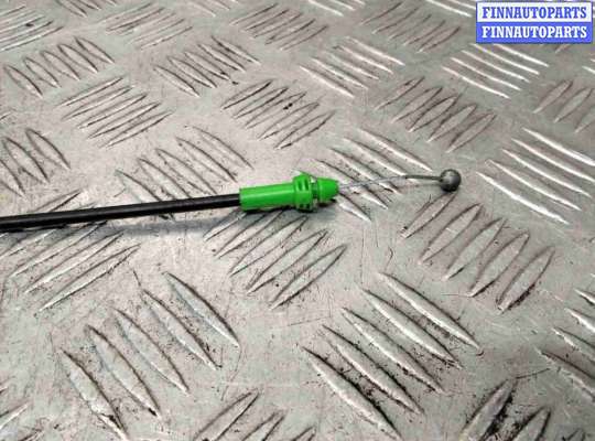 Трос двери на Toyota Yaris P9