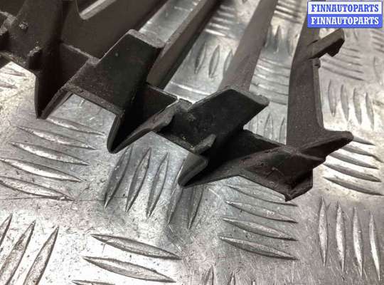 купить Заглушка (решетка) в бампер передний на Volkswagen Passat Passat B5+ (3B) 2000-2005 рестайлинг