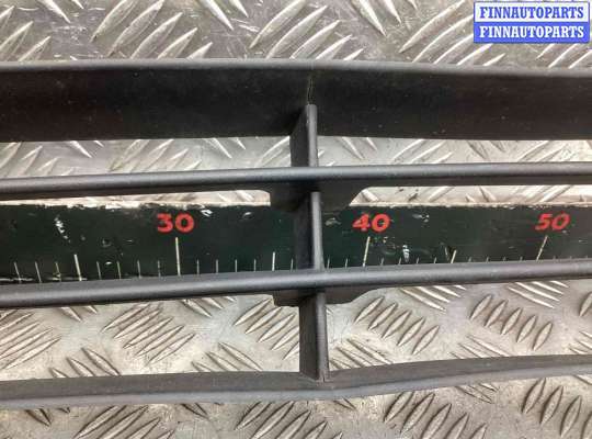 купить Заглушка (решетка) в бампер передний на Renault Scenic Scenic II (JM) 2003-2006