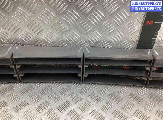 купить Заглушка (решетка) в бампер передний на Renault Scenic Scenic II (JM) 2003-2006