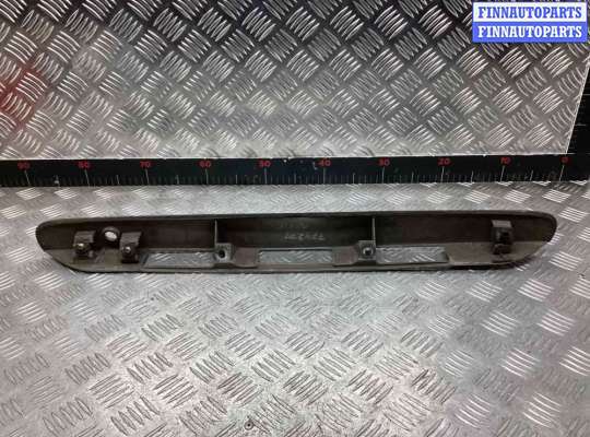 купить Накладка двери (крышки) багажника на Mazda MPV MPV II (LW) 1999-2006