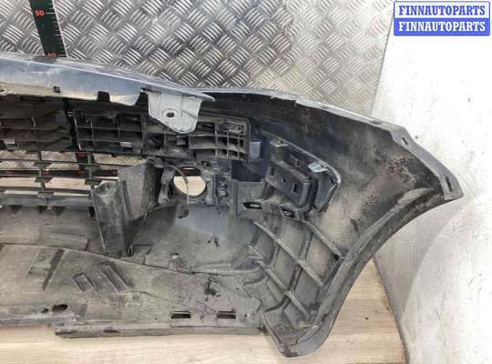 Бампер передний на Renault Megane II