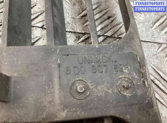 купить Заглушка (решетка) в бампер передний на Audi A4 B5 (8D) 1994-1999