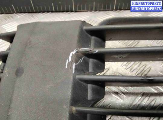 купить Заглушка (решетка) в бампер передний на Volkswagen Passat Passat B5+ (3B) 2000-2005 рестайлинг