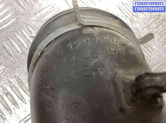 Патрубок (трубка, шланг) на Volkswagen Passat B6 (3C)