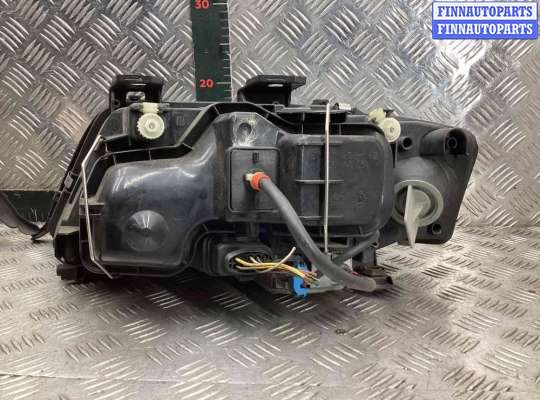 Фара передняя на Audi A6 (C5)