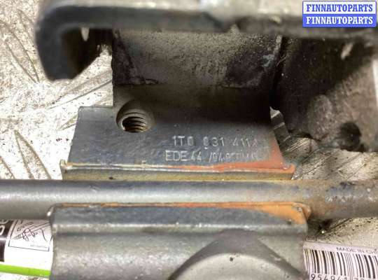 купить Петля двери передней левой на Volkswagen Caddy Caddy III (2K) 2004-2010