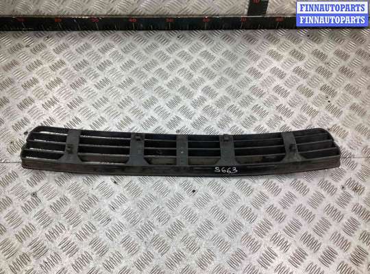 купить Заглушка (решетка) в бампер передний на Audi A4 A4 B5 (8D) 1994-1999