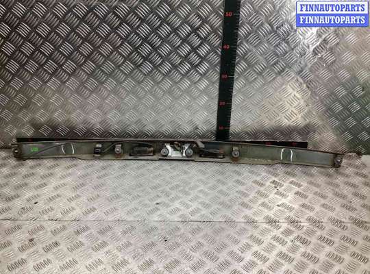 Планка подсветки номера на Opel Zafira B