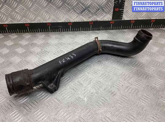 Патрубок интеркулера VG2741057 на Volkswagen Passat Passat B4 (3A) 1993-1997