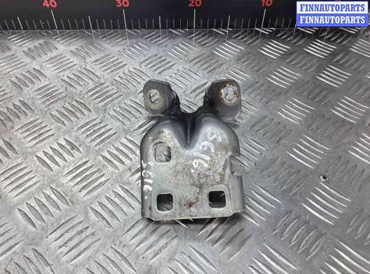 Петля двери