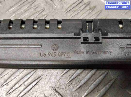 Фонарь (стоп-сигнал) центральный на Volkswagen Golf IV (1J)