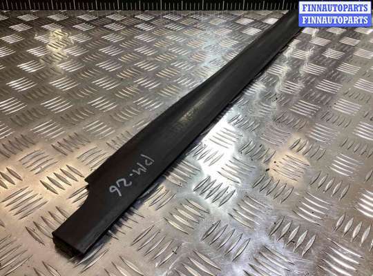 купить Молдинг двери задней правой на Audi 100 100 C3 1982-1991