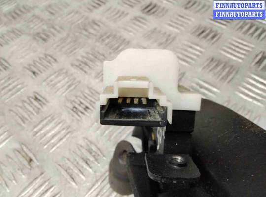 Замок багажника на Nissan Primera (P12)