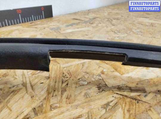 купить Уплотнитель двери передней левой на Nissan Primera Primera II (P11) 1996-2002