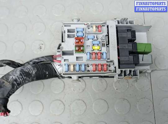 купить блок предохранителей на CADILLAC SRX 2