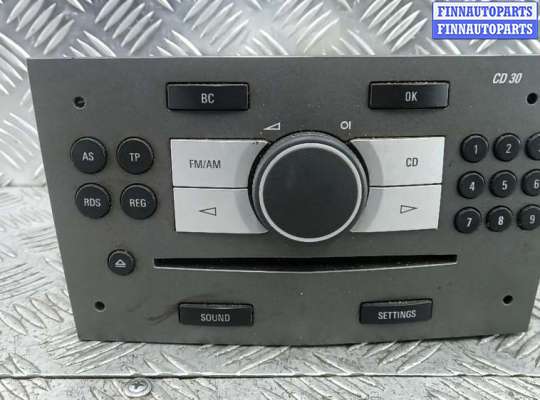 магнитола OP2276781 на OPEL ZAFIRA B