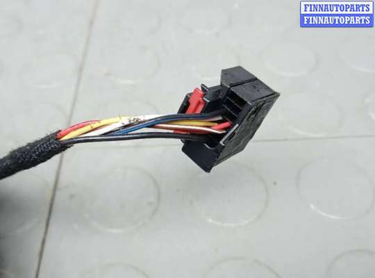 купить зеркало наружное левое на VOLKSWAGEN TOURAN (1T3)