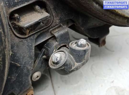 Фара передняя на Mercedes-Benz E (W211)