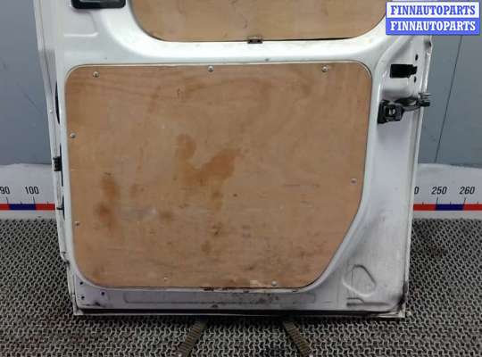 Стекло сдвижной двери на Volkswagen Caddy III (2K)