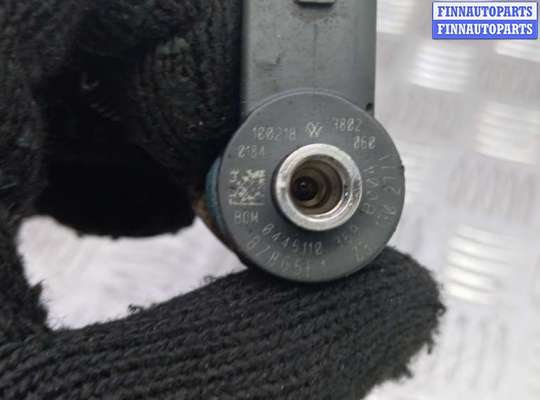 Форсунка топливная на Volkswagen Golf VI (5K)