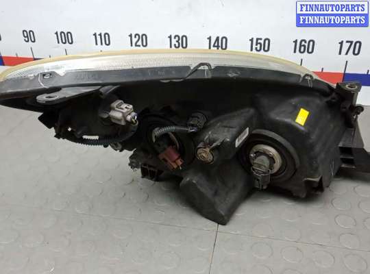 Фара передняя на Toyota Corolla Verso III (AR10)