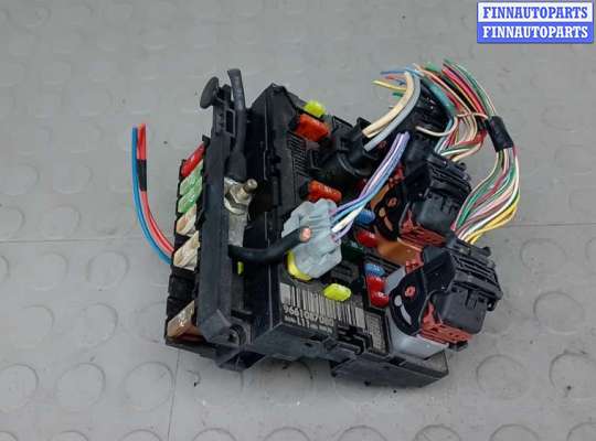 блок предохранителей PG1156113 на PEUGEOT 307