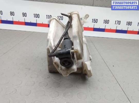 Бачок омывателя на Nissan Juke