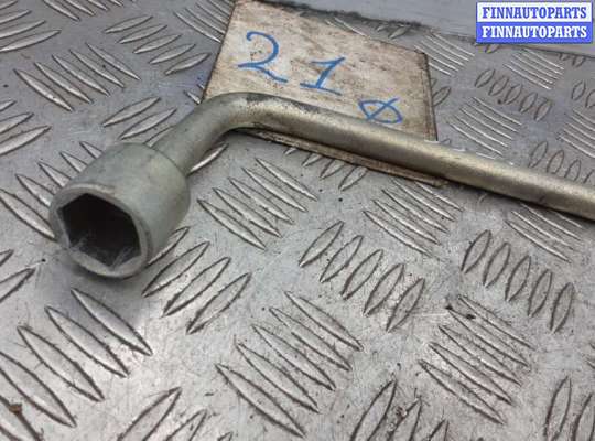 купить ключ колесный на TOYOTA RAV 4 XA20