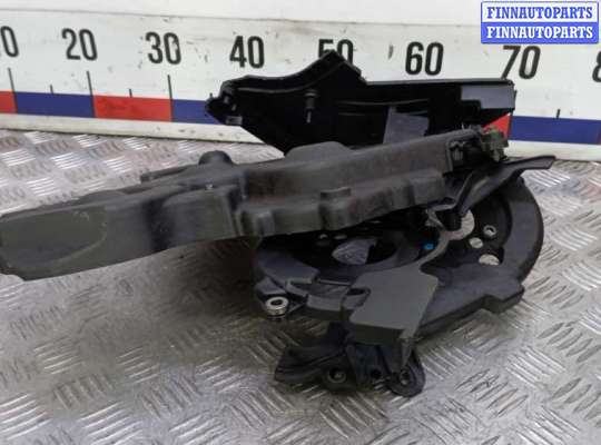 Крышка двигателя боковая на Peugeot 3008 I