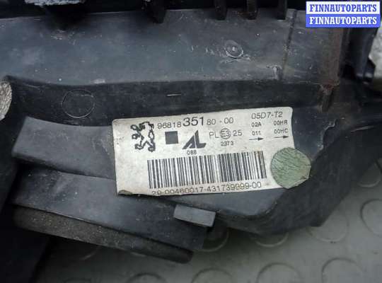 Фара передняя на Peugeot 307