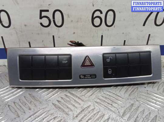 кнопка аварийки MB1045079 на MERCEDES BENZ C-CLASS W203