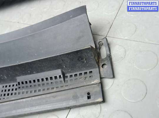 купить накладка декоративная (жабо, дождевик) на MAZDA 3 1