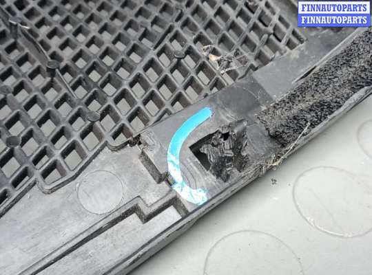 купить накладка декоративная (жабо, дождевик) на MAZDA 3 1