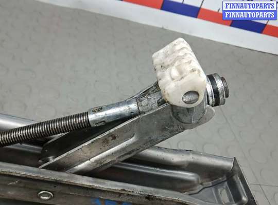 купить домкрат на MERCEDES BENZ C-CLASS W204