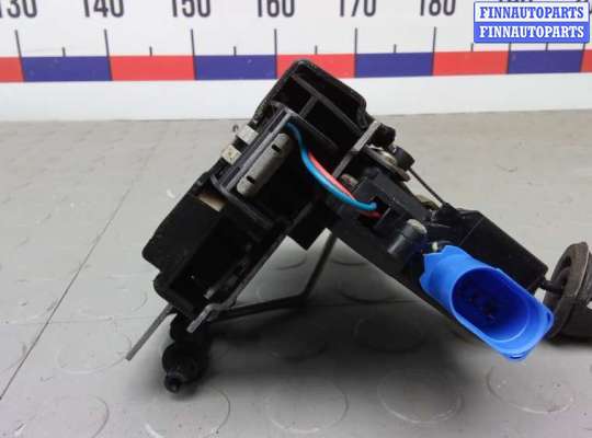 купить замок двери передней левой на AUDI A8 D3