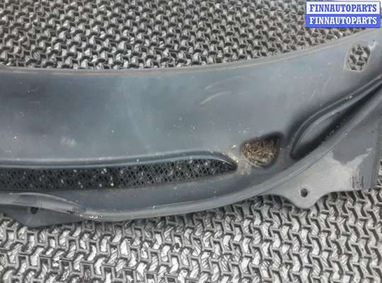 купить накладка декоративная (жабо, дождевик) на VOLVO S60 1