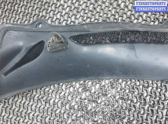 купить накладка декоративная (жабо, дождевик) на VOLVO S60 1