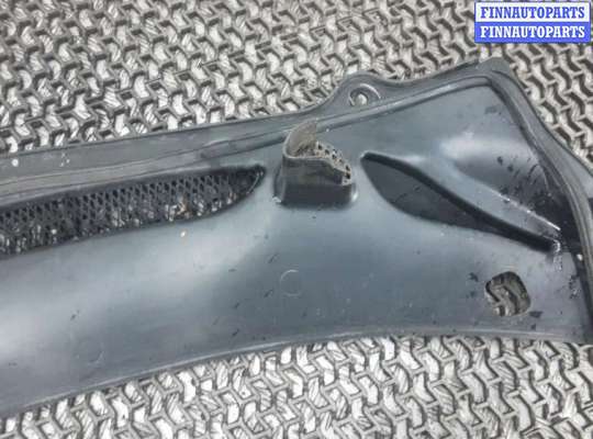 купить накладка декоративная (жабо, дождевик) на VOLVO S60 1