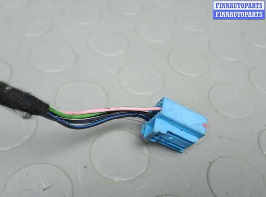 купить зеркало наружное правое на VOLVO S40 II MS