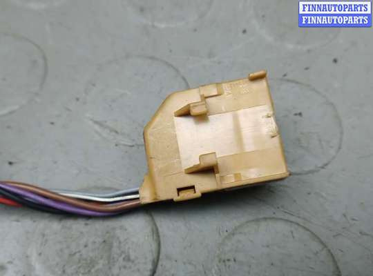 Зеркало боковое на Volkswagen Touareg I (7L)