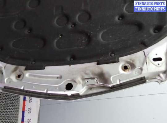 Капот на Mercedes-Benz C (W204)