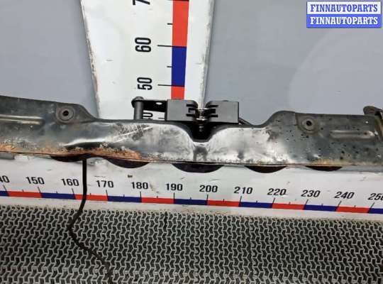 Панель передняя (телевизор) на Volkswagen Transporter T5