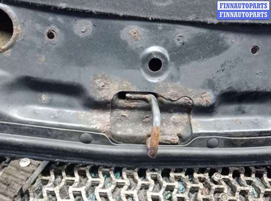 Капот на Suzuki SX4