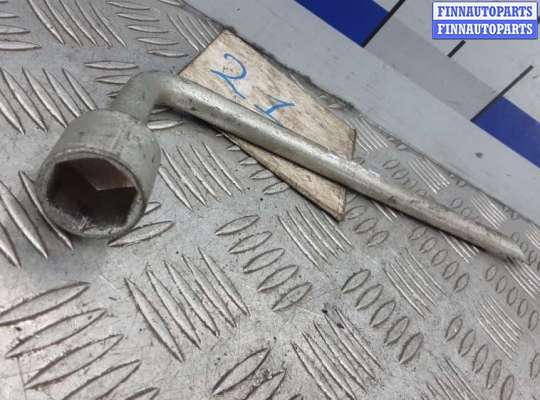 купить ключ колесный на TOYOTA RAV 4 XA30