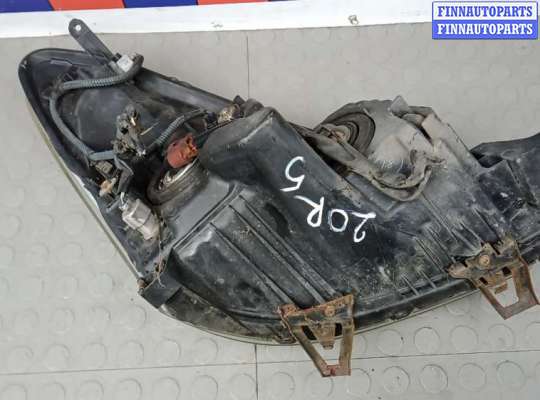 Фара передняя на Toyota Corolla Verso III (AR10)