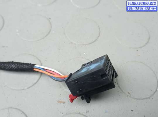 купить зеркало наружное правое на SKODA YETI 1